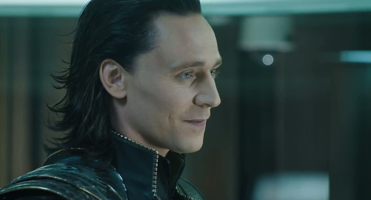 Loki in the movie, head close up showing edge of the jacket with zip like effect